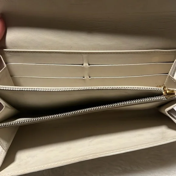 LOUIS VUITTON VERNIS SNAP WALLET- Authentic- Ombre Yellow​